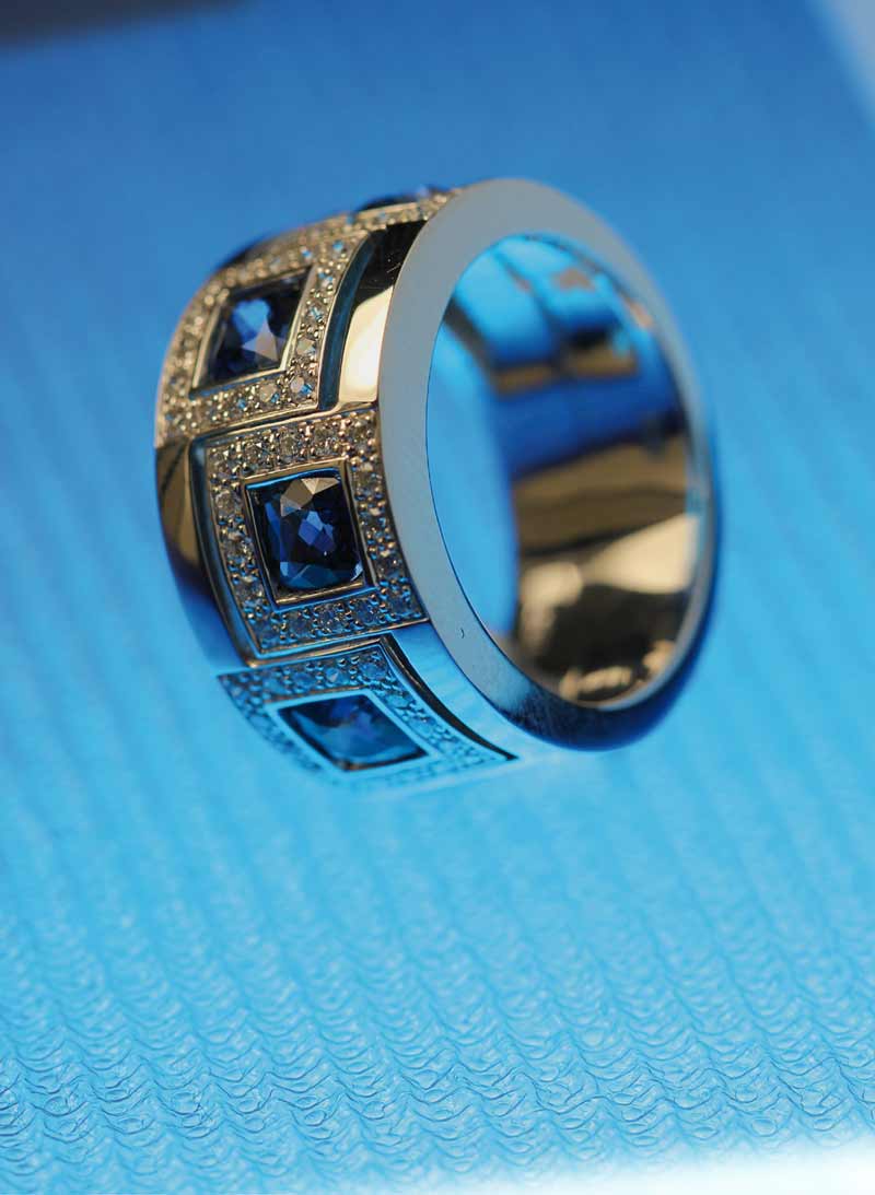 anell maragdes i diamants